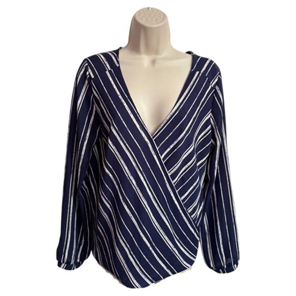LUSH Wrap Front Lunging V-Neck Long Sleeve Navy & White High Low Hem Top Size L - Picture 3 of 13